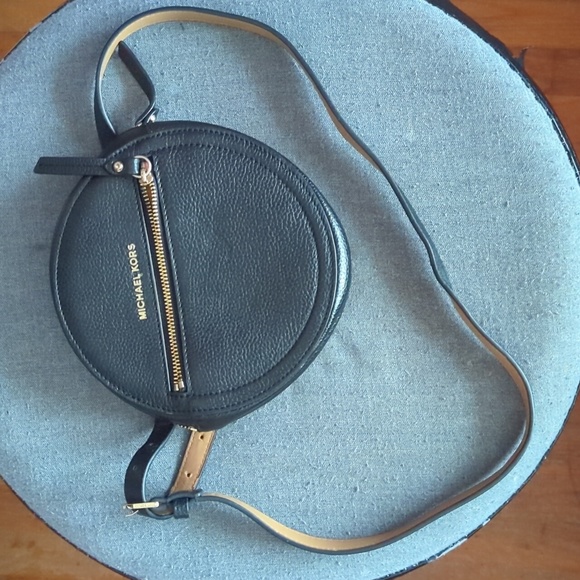 Michael Kors Circle Fanny Pack - Picture 2 of 5